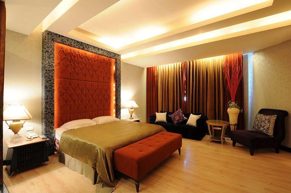 Liti Motel Taichung Extérieur photo