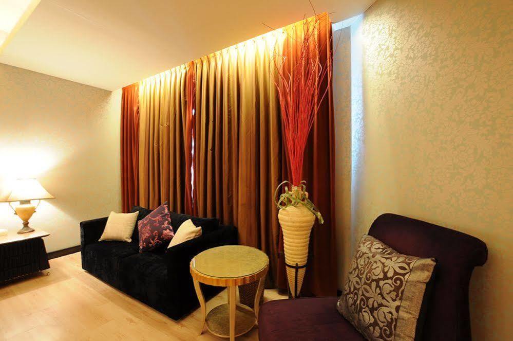 Liti Motel Taichung Extérieur photo