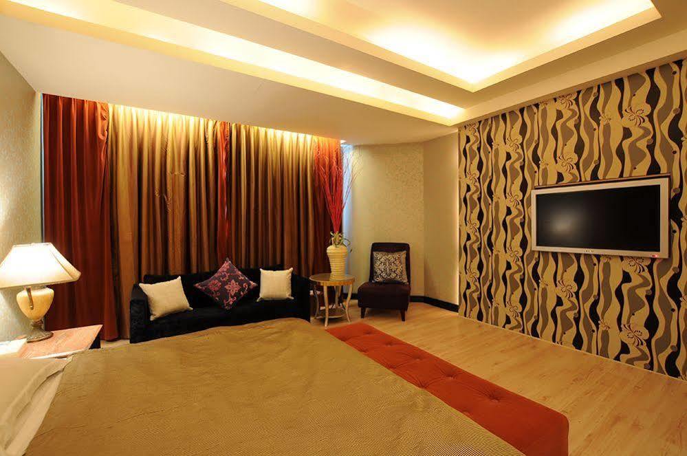 Liti Motel Taichung Extérieur photo